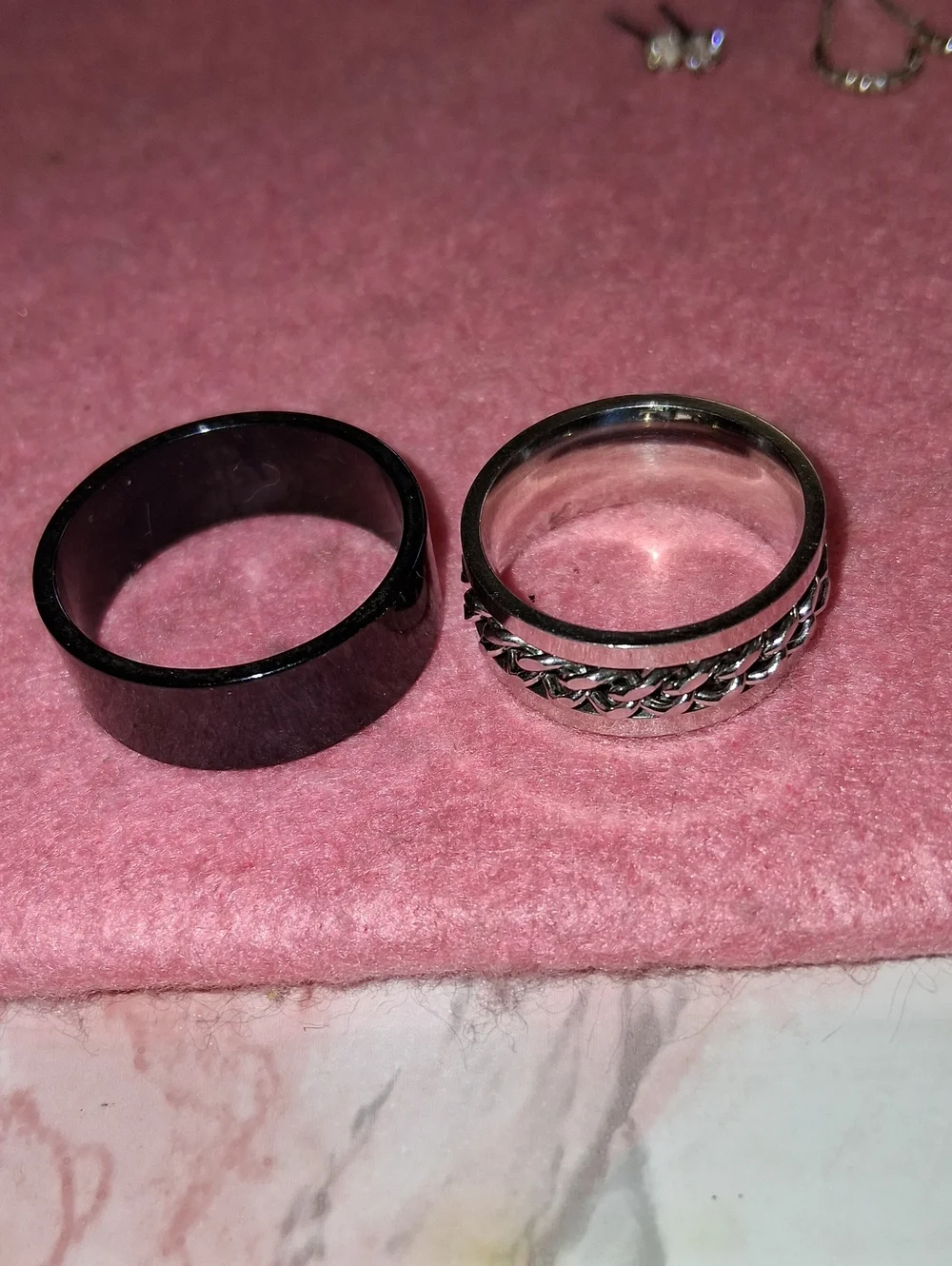 Source Unknown Black and Silver Men's Chain Accent Rings